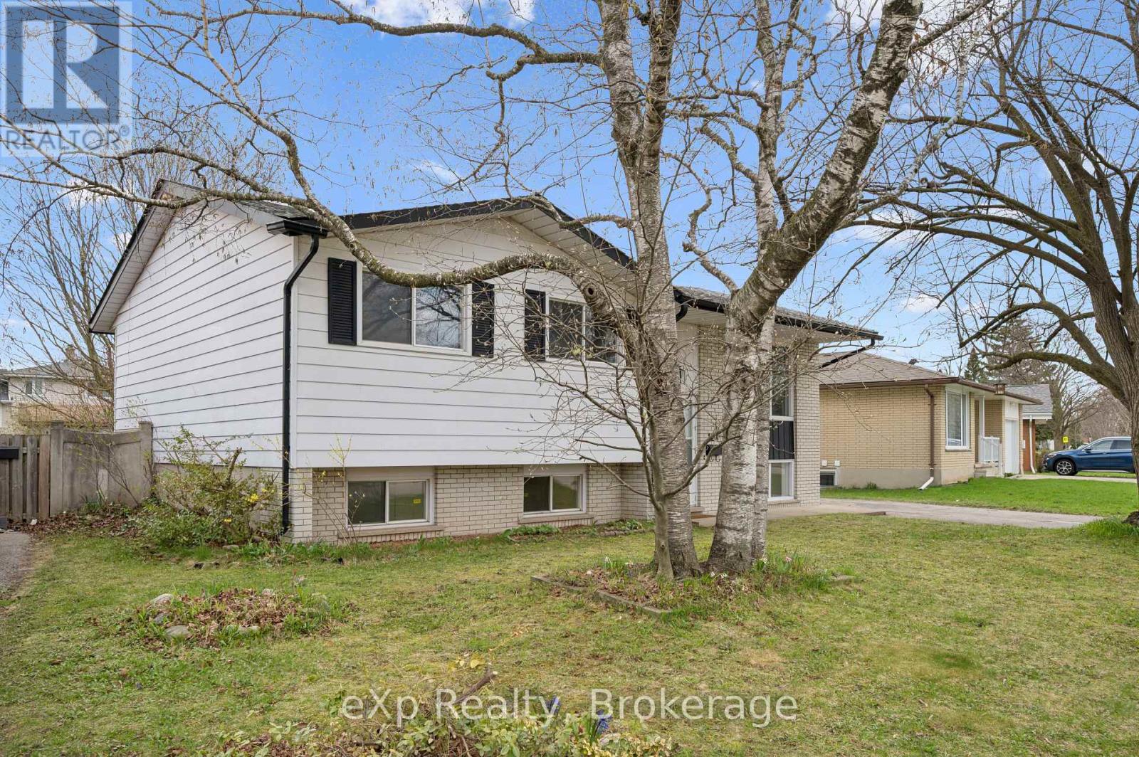 124 MONTCALM DRIVE, Kitchener, Ontario, N2B2R5 — Photo 2