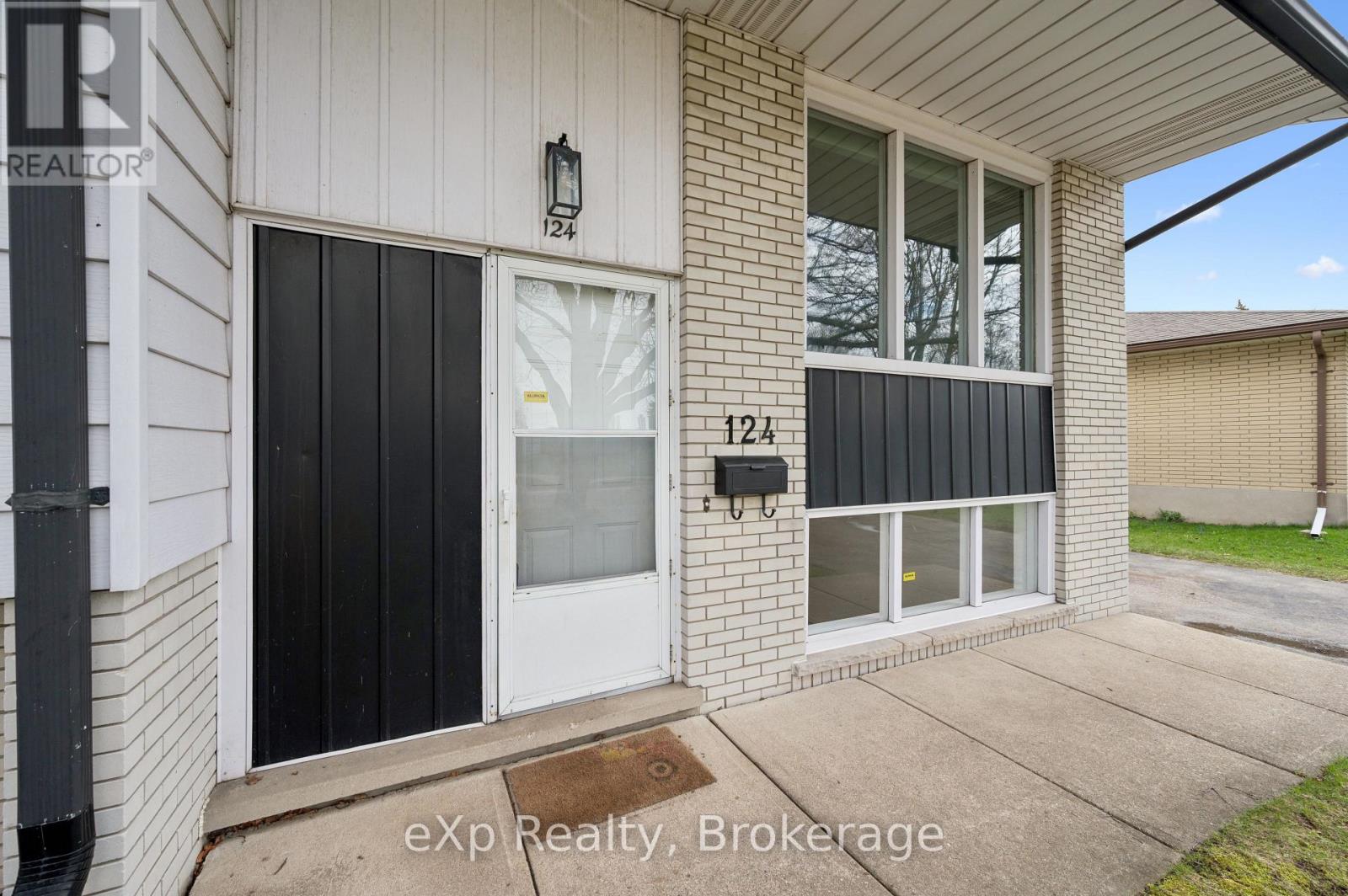 124 MONTCALM DRIVE, Kitchener, Ontario, N2B2R5 — Photo 5