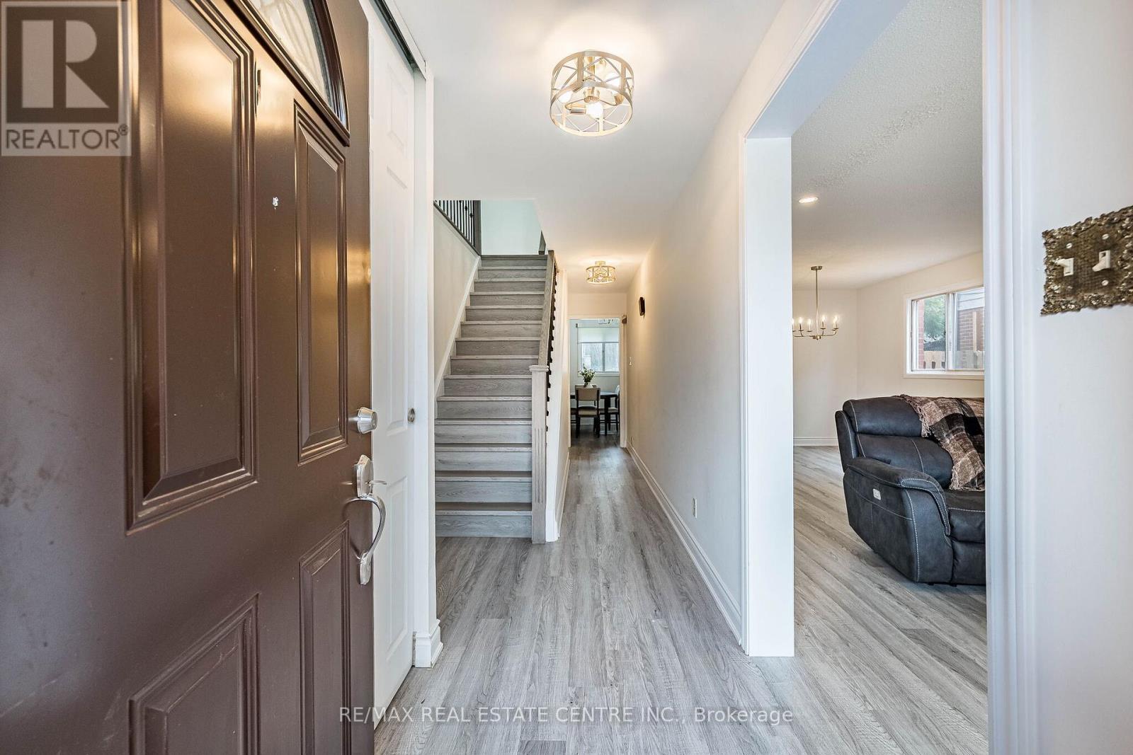 11 KIRKLAND ROAD, Brampton (Madoc), Ontario, L6V2W5 — Photo 2