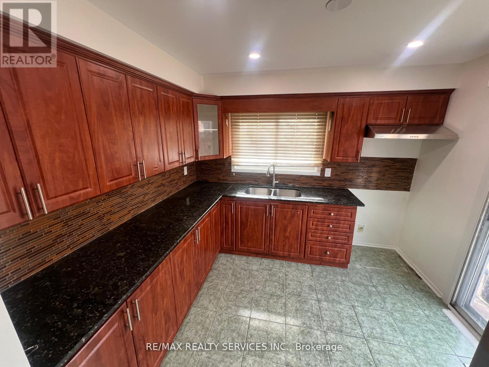 31 JUNEWOOD CRESCENT, Brampton (Northgate), Ontario, L6S3T5 — Photo 6