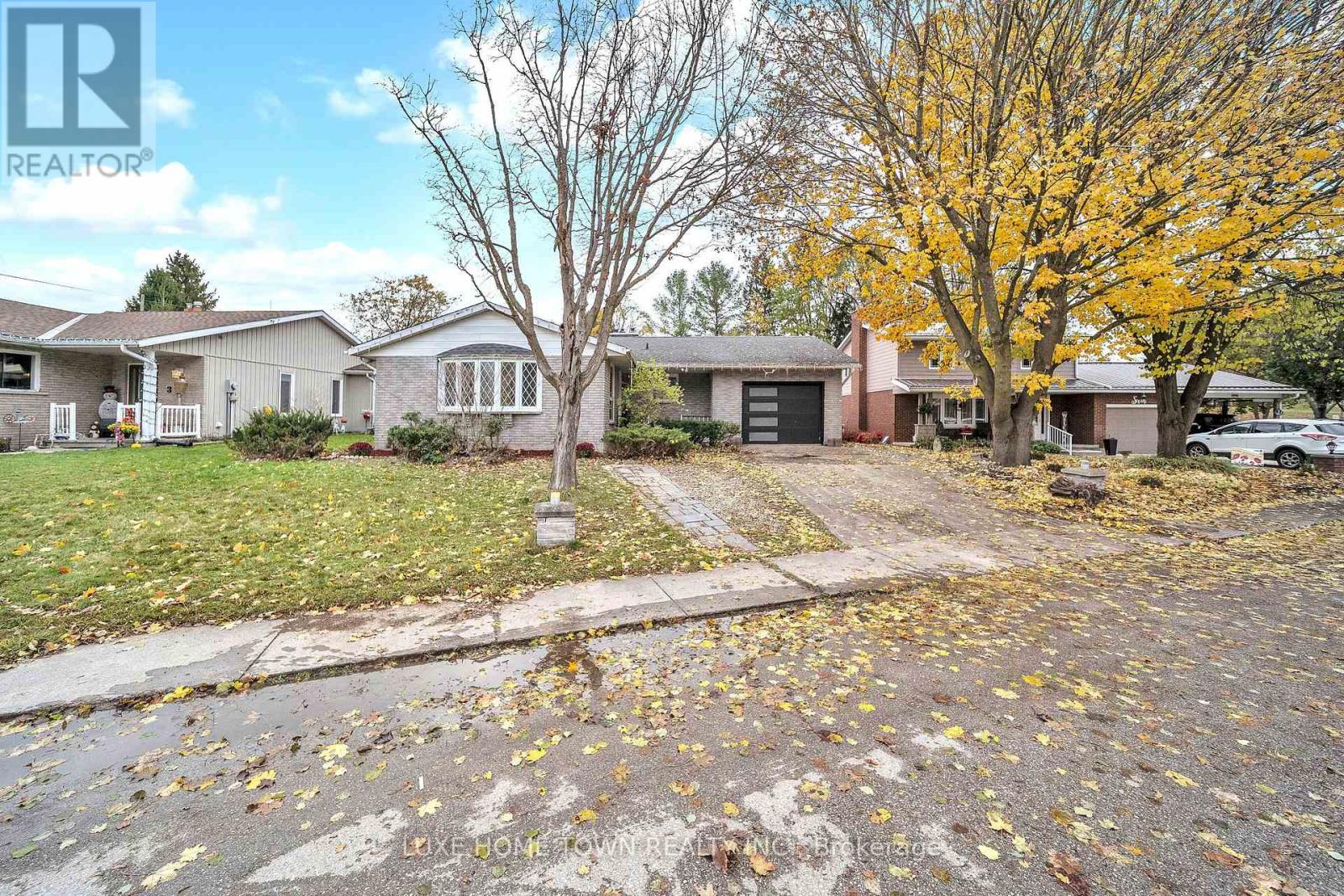 5 CENTENNIAL DRIVE, Brockton, Ontario, N0G2V0 — Photo 2