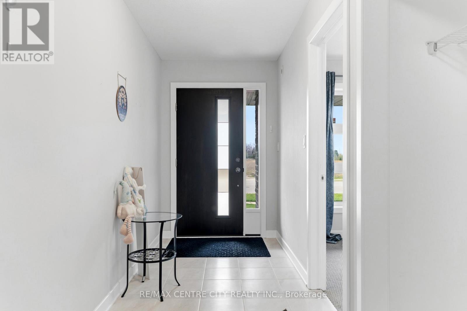 19 BENJAMIN PARKWAY, St. Thomas, Ontario, N5R0J1 — Photo 3