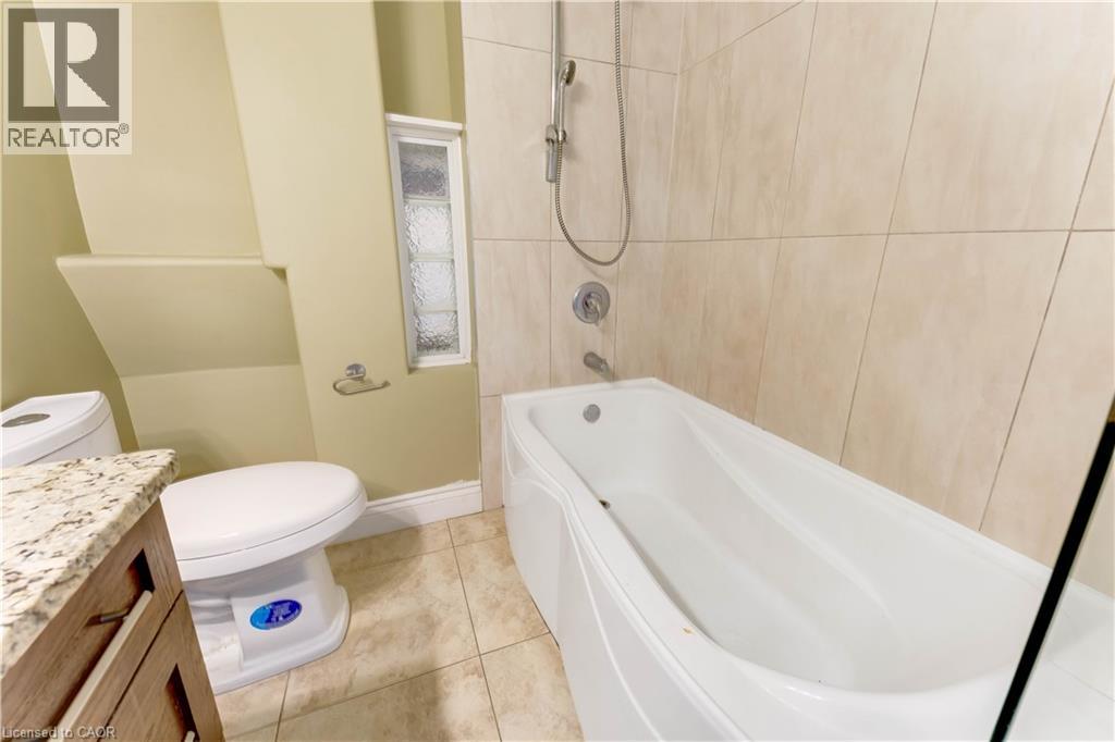 561 QUEEN Street S Unit# upper, Kitchener, Ontario, N2G1W9 — Photo 14