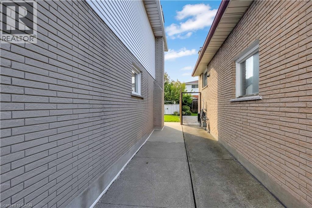 217 LAWNHURST Court, Hamilton, Ontario, L8V4R4 — Photo 36