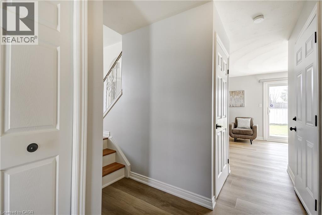 217 LAWNHURST Court, Hamilton, Ontario, L8V4R4 — Photo 4