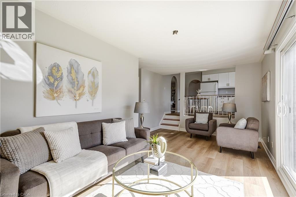 217 LAWNHURST Court, Hamilton, Ontario, L8V4R4 — Photo 5