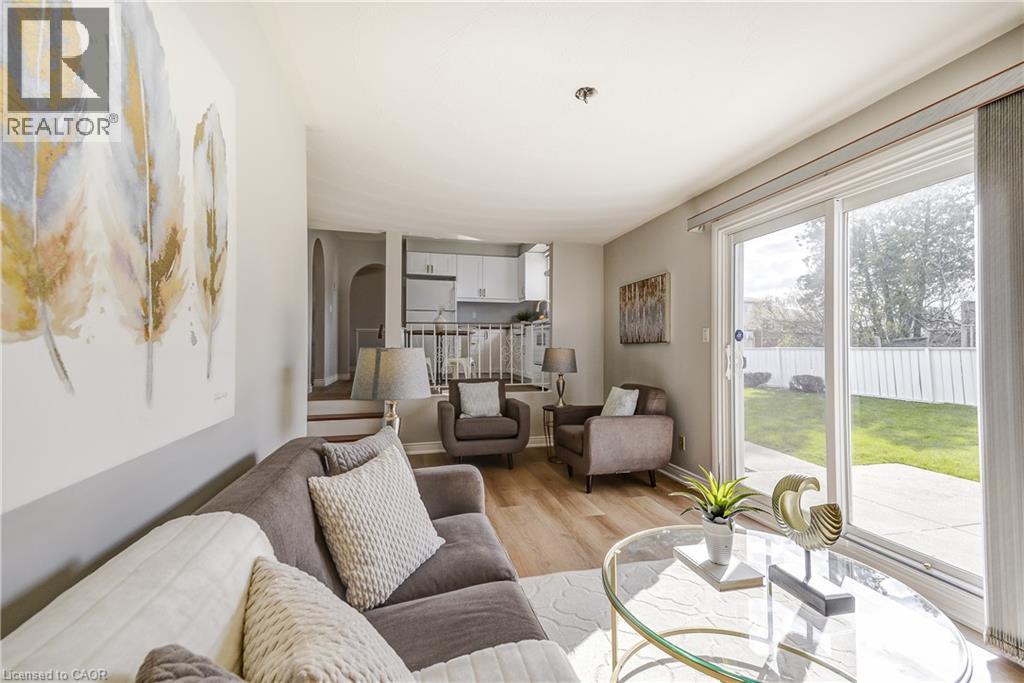 217 LAWNHURST Court, Hamilton, Ontario, L8V4R4 — Photo 8