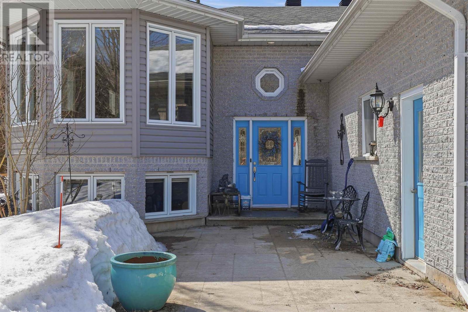 797 Fifth LIN E, Sault Ste. Marie, Ontario, P6A6J8 — Photo 2