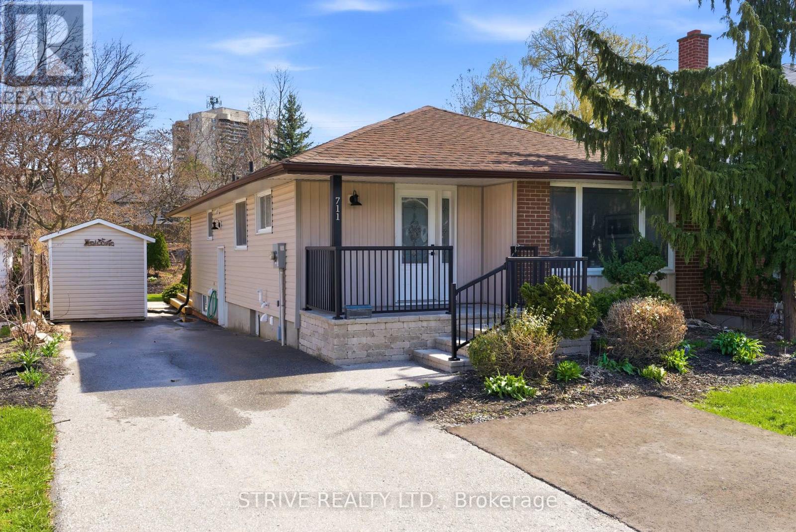 711 CENTRAL PARK BOULEVARD N, Oshawa (Centennial), Ontario, L1G6A8 — Photo 2