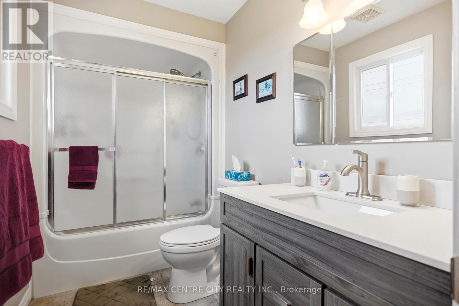 20 CHAMBERLAIN COURT, St. Thomas, Ontario, N5R0A4 — Photo 12