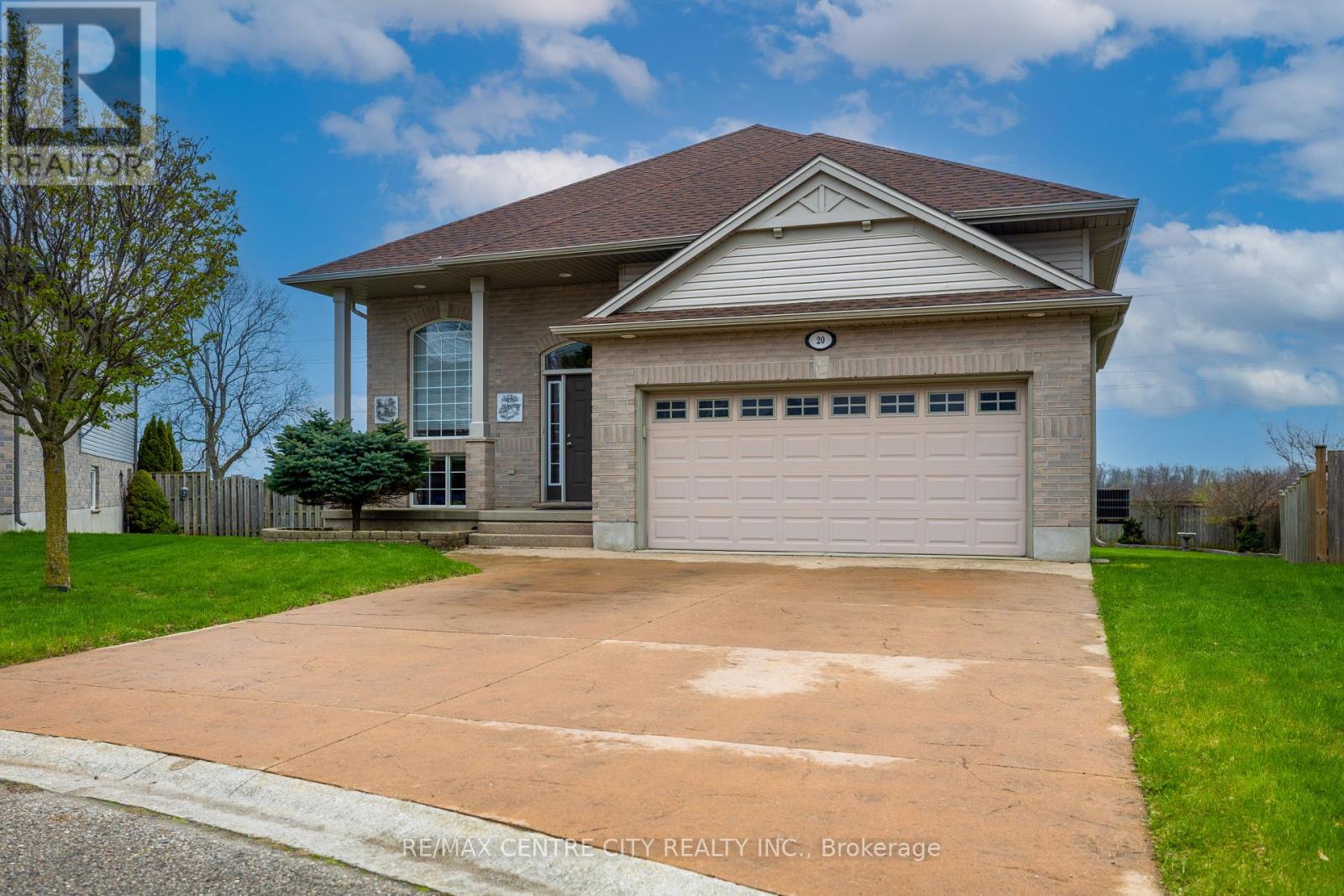20 CHAMBERLAIN COURT, St. Thomas, Ontario, N5R0A4 — Photo 2