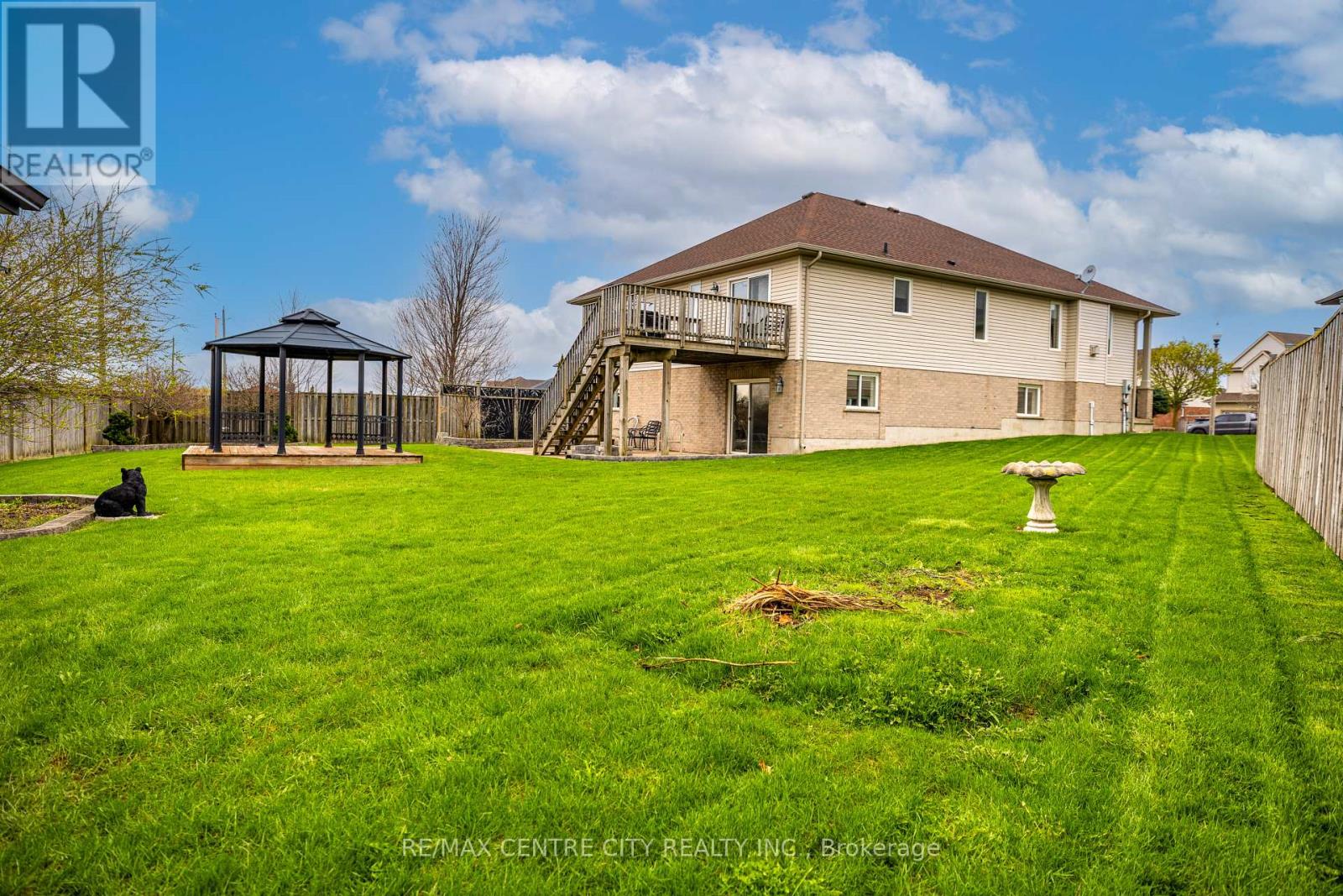 20 CHAMBERLAIN COURT, St. Thomas, Ontario, N5R0A4 — Photo 3