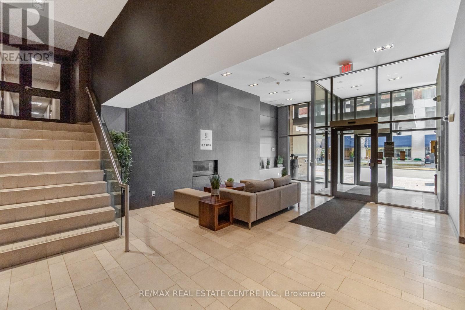 405 - 1940 IRONSTONE DRIVE, Burlington (Uptown), Ontario, L7L0E4 — Photo 3