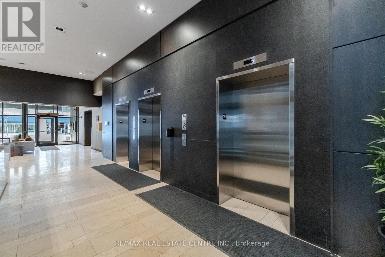 405 - 1940 IRONSTONE DRIVE, Burlington (Uptown), Ontario, L7L0E4 — Photo 4