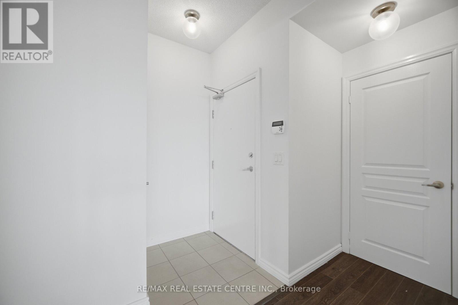 405 - 1940 IRONSTONE DRIVE, Burlington (Uptown), Ontario, L7L0E4 — Photo 6