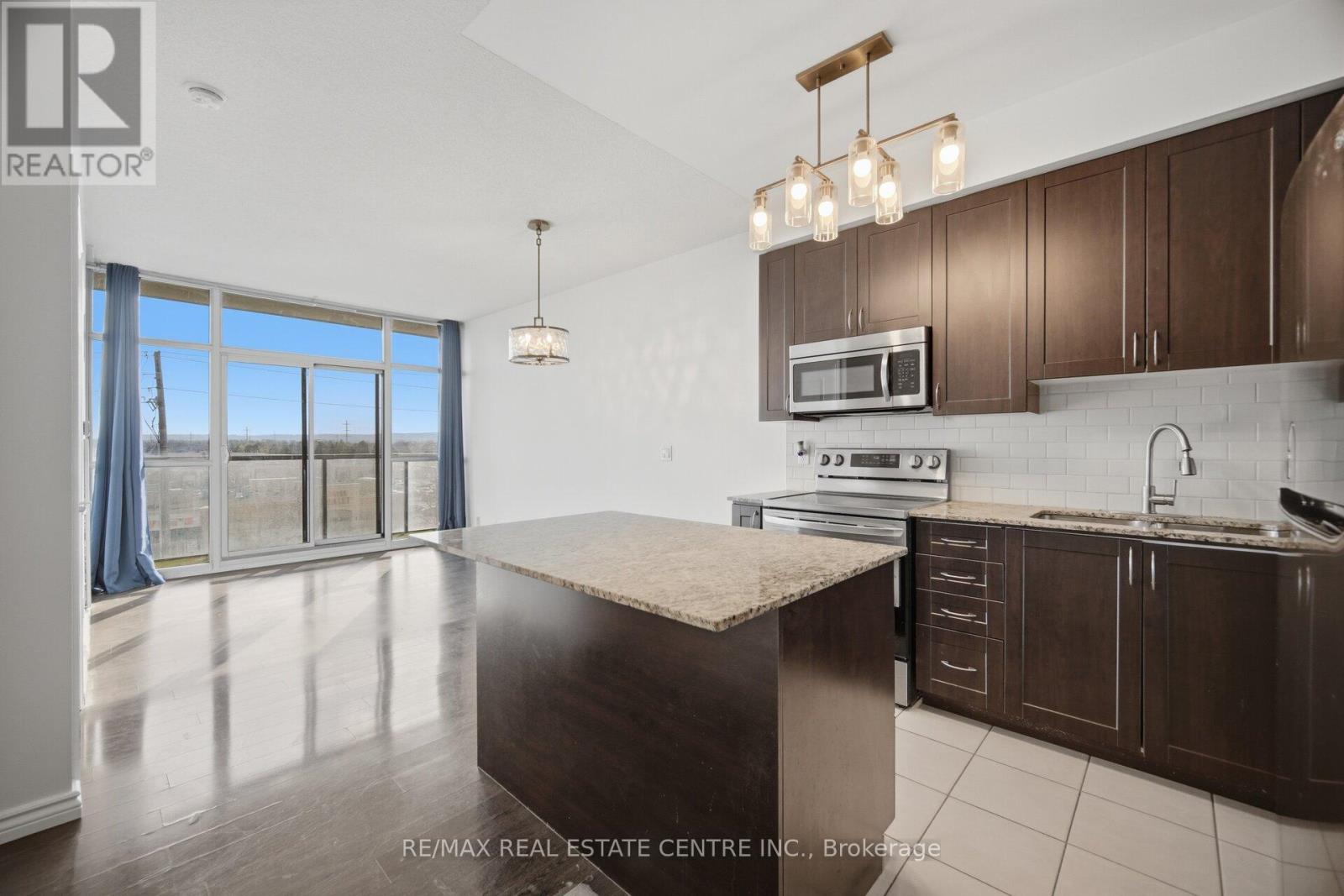 405 - 1940 IRONSTONE DRIVE, Burlington (Uptown), Ontario, L7L0E4 — Photo 8