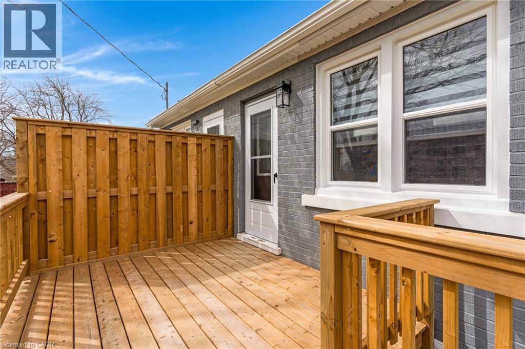 844 STIRLING Avenue S, Kitchener, Ontario, N2M3K3 — Photo 2