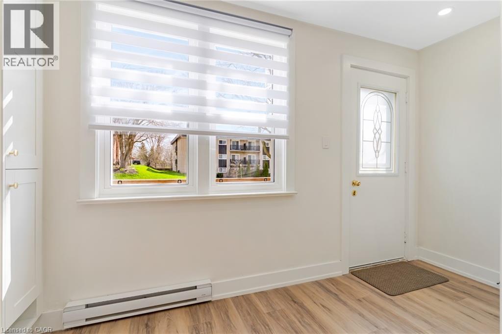 844 STIRLING Avenue S, Kitchener, Ontario, N2M3K3 — Photo 3