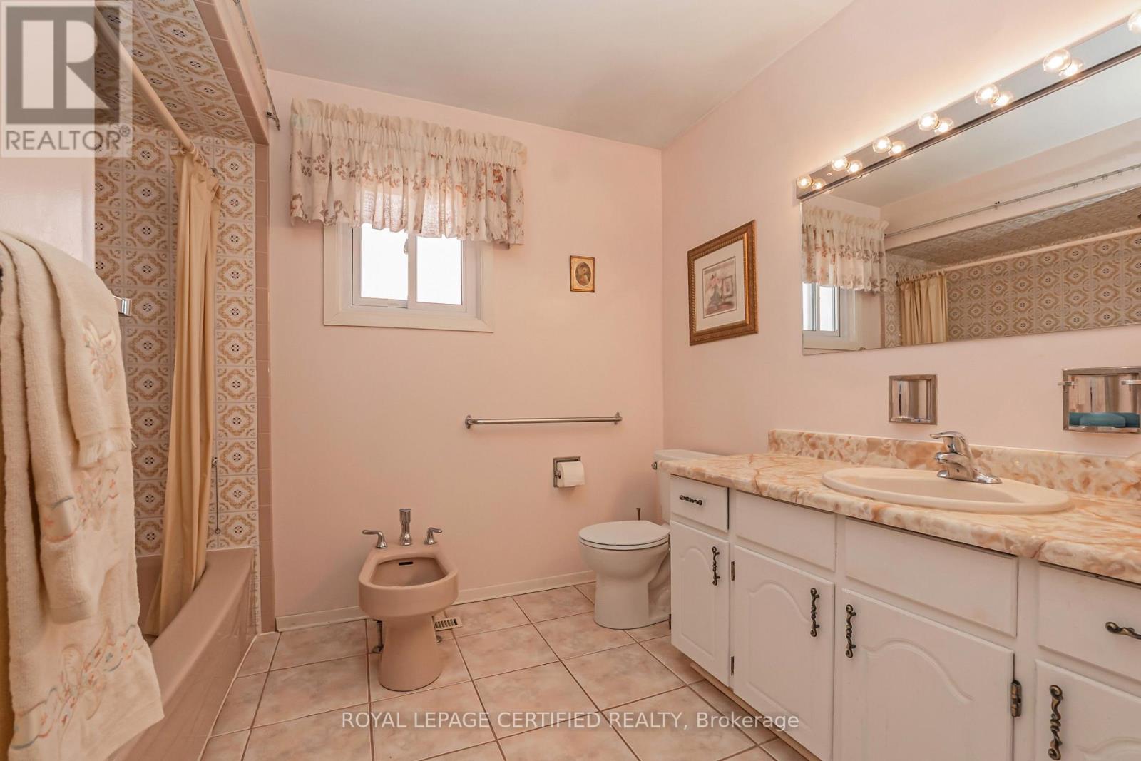 64 MALCOLM CRESCENT, Brampton (Central Park), Ontario, L6S3C8 — Photo 16