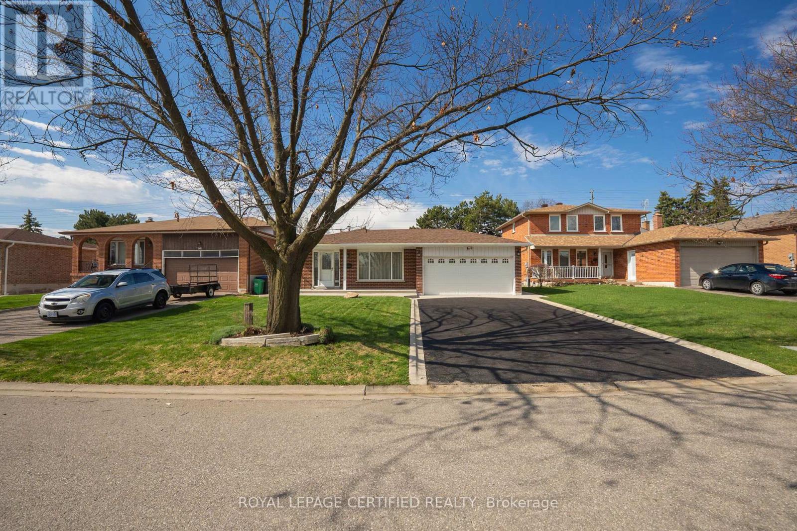 64 MALCOLM CRESCENT, Brampton (Central Park), Ontario, L6S3C8 — Photo 2