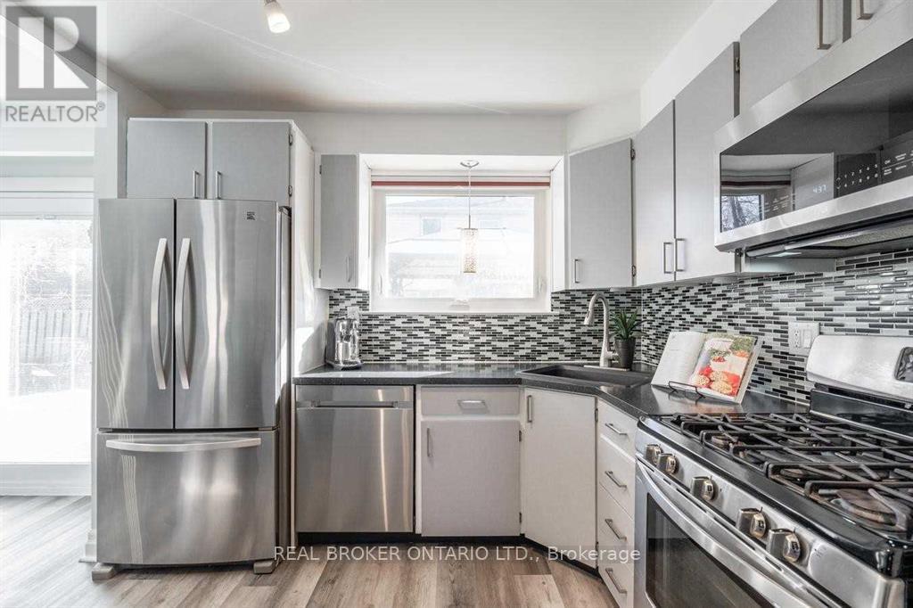 2 CORE CRESCENT, Brampton (Brampton East), Ontario, L6W2G7 — Photo 11