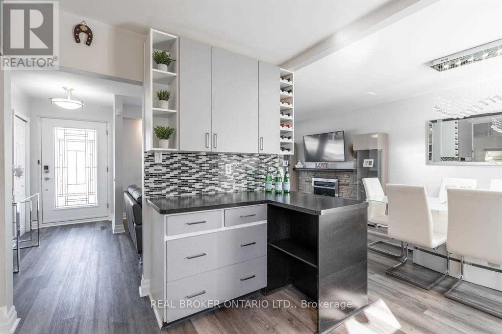 2 CORE CRESCENT, Brampton (Brampton East), Ontario, L6W2G7 — Photo 12