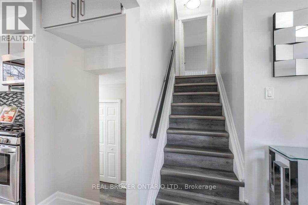 2 CORE CRESCENT, Brampton (Brampton East), Ontario, L6W2G7 — Photo 14