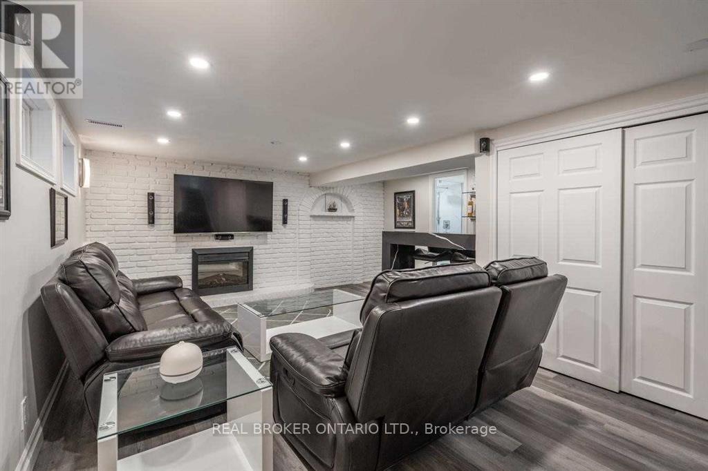 2 CORE CRESCENT, Brampton (Brampton East), Ontario, L6W2G7 — Photo 25