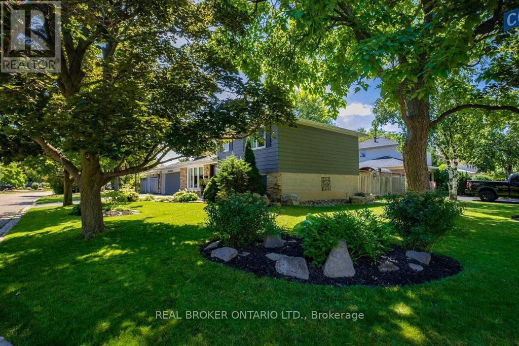 2 CORE CRESCENT, Brampton (Brampton East), Ontario, L6W2G7 — Photo 3