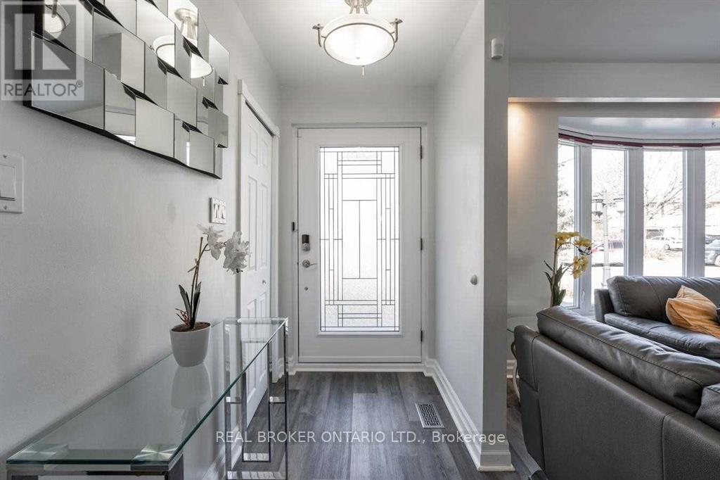 2 CORE CRESCENT, Brampton (Brampton East), Ontario, L6W2G7 — Photo 4