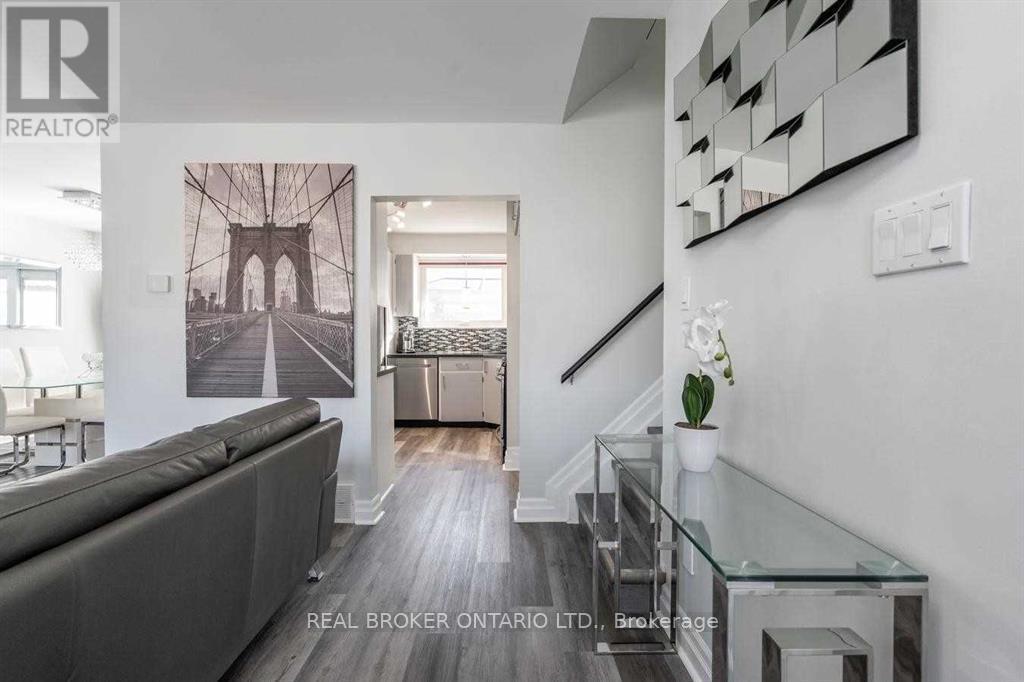 2 CORE CRESCENT, Brampton (Brampton East), Ontario, L6W2G7 — Photo 5