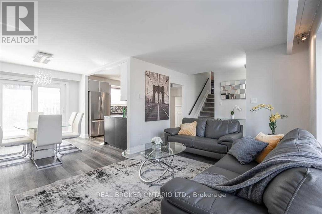 2 CORE CRESCENT, Brampton (Brampton East), Ontario, L6W2G7 — Photo 7