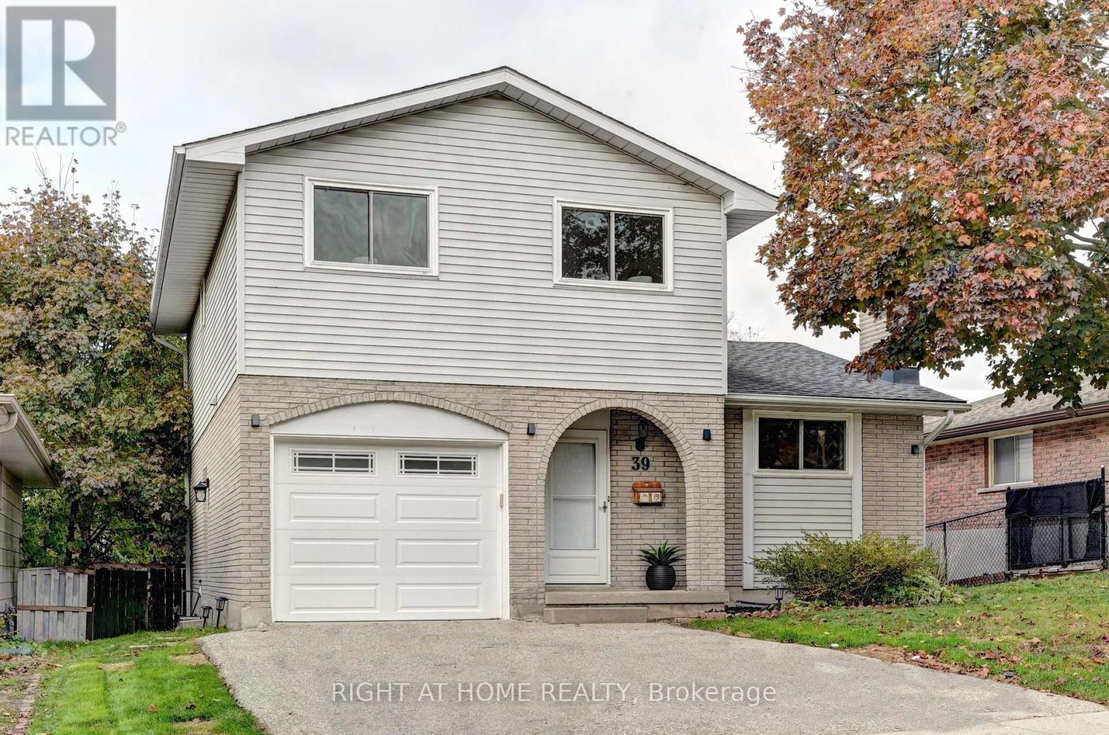 39 SOUTHWOOD DRIVE, Kitchener, Ontario, N2E2E6 — Photo 2