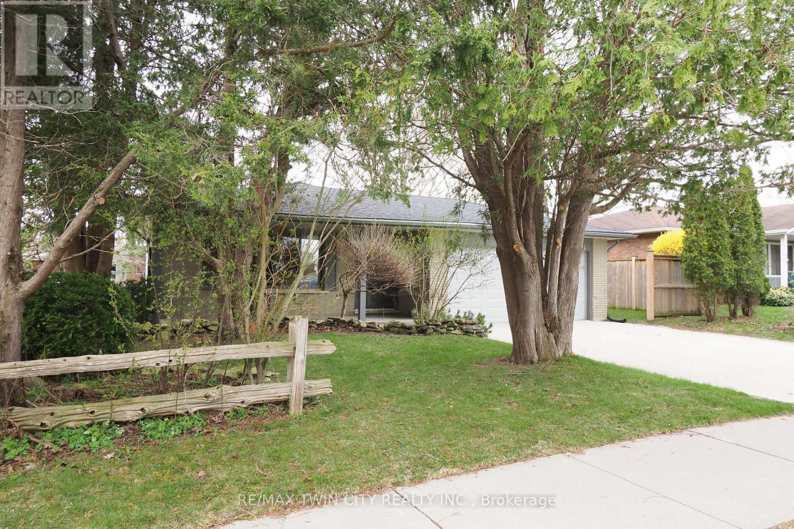 15 MOCKINGBIRD DRIVE, Woolwich, Ontario, N3B1S9 — Photo 4