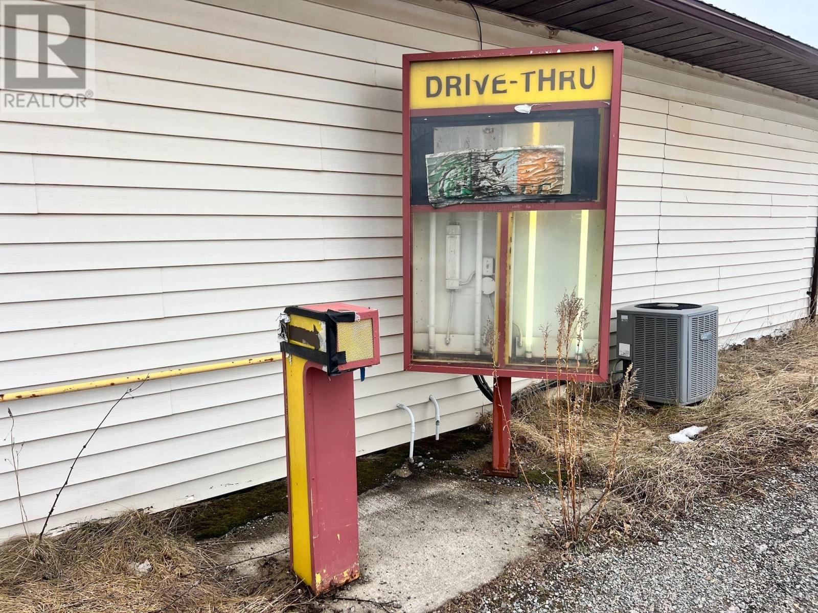 724 Mackenzie AVE E, Atikokan, Ontario, P0T1C0 — Photo 3