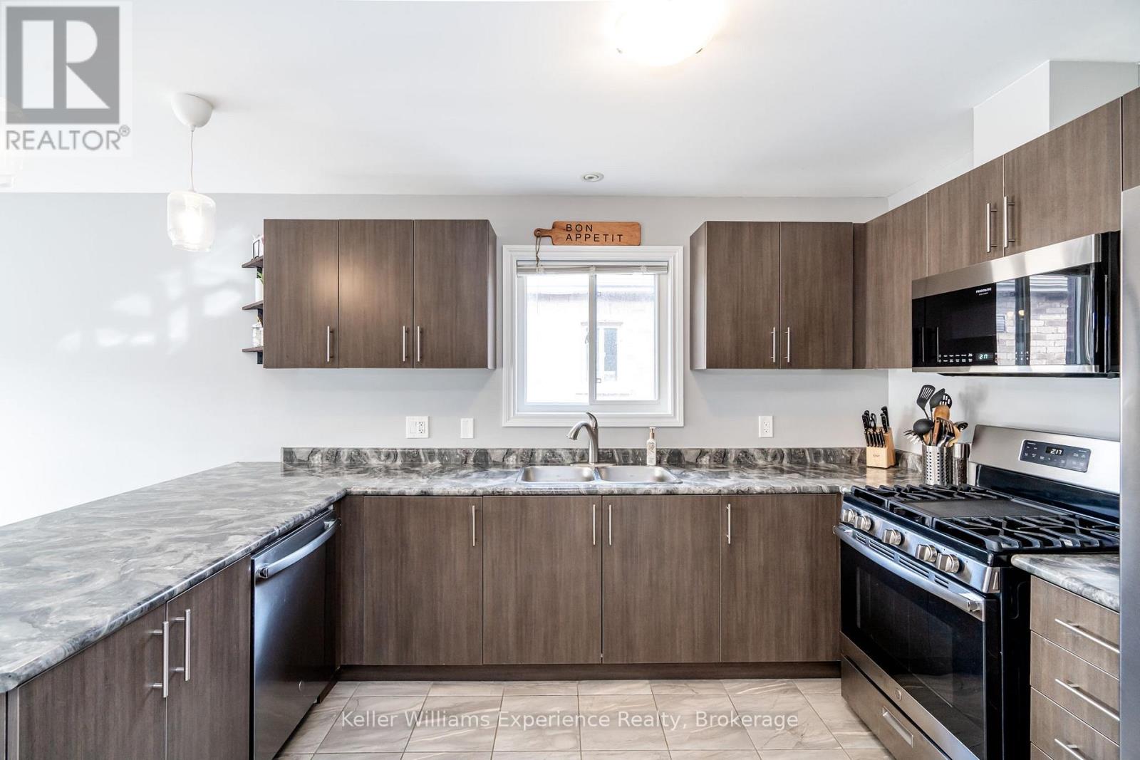 32 HATTON DRIVE, Penetanguishene, Ontario, L9M0V6 — Photo 10