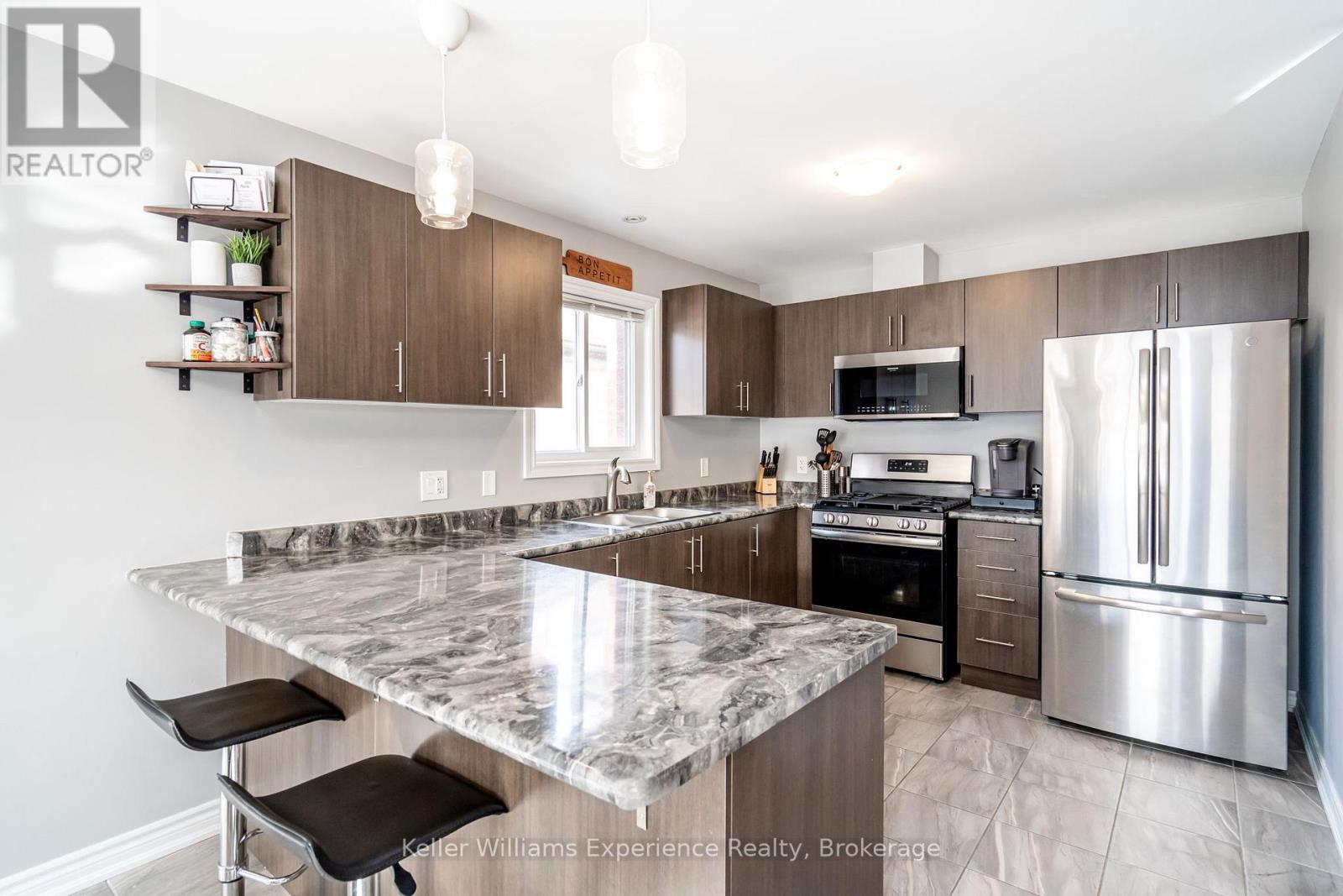 32 HATTON DRIVE, Penetanguishene, Ontario, L9M0V6 — Photo 7