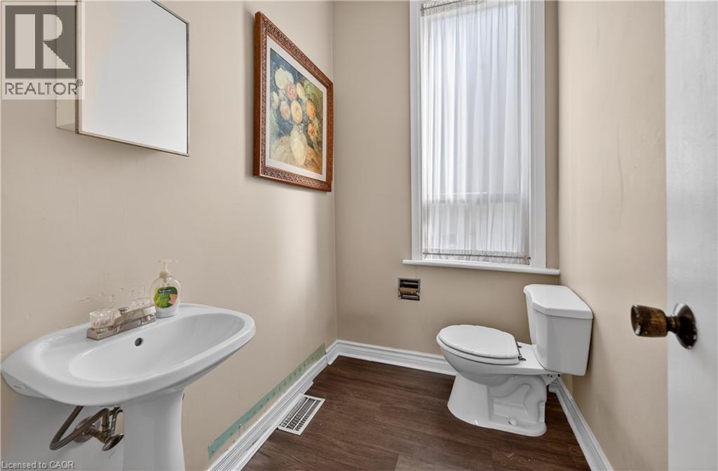 48 CARLISLE Street, St. Catharines, Ontario, L2R4H4 — Photo 15