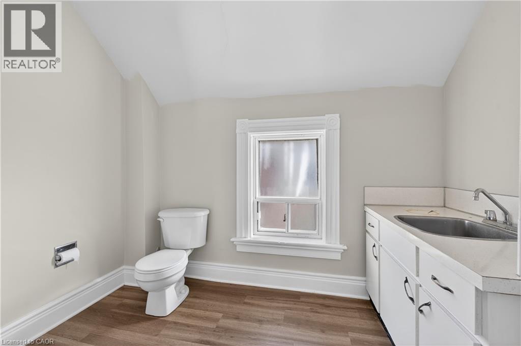 48 CARLISLE Street, St. Catharines, Ontario, L2R4H4 — Photo 16
