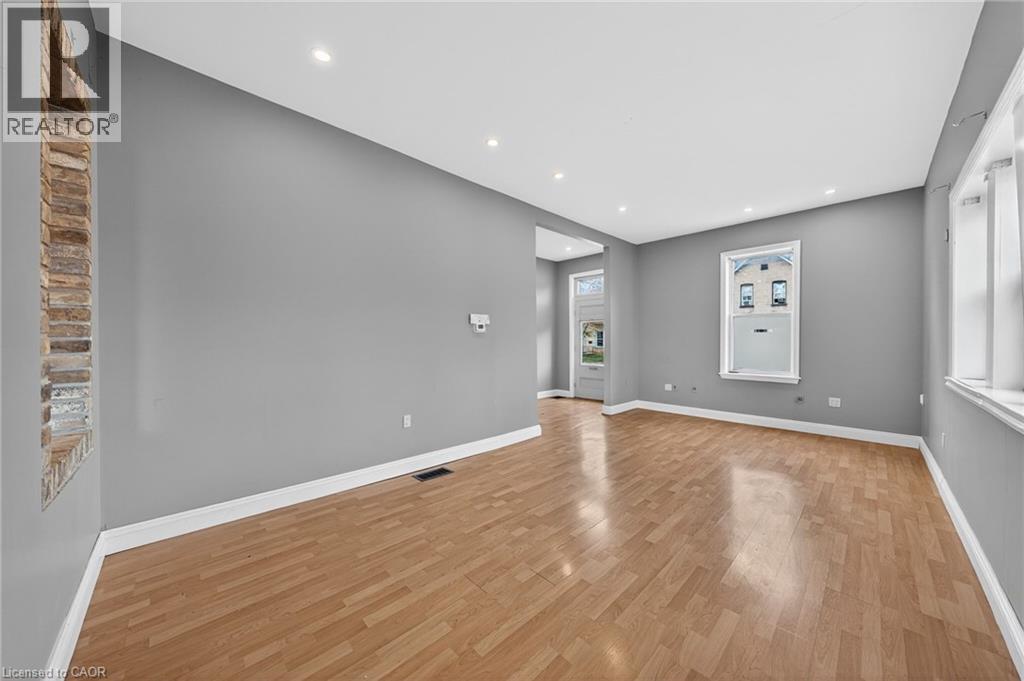 12 FLEET Street, Brantford, Ontario, N3T3S7 — Photo 7