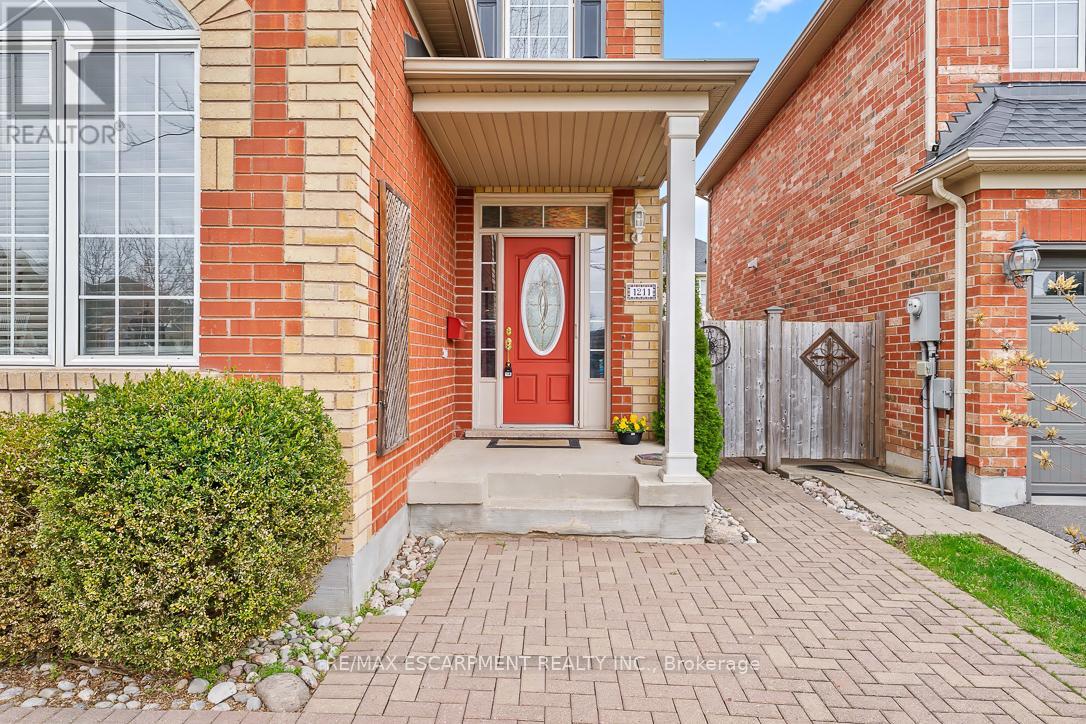 1211 BARR CRESCENT, Milton (BE Beaty), Ontario, L9T6X6 — Photo 4