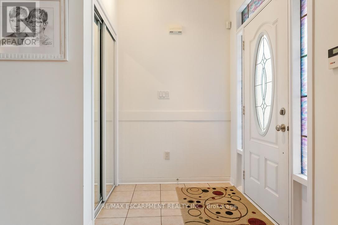 1211 BARR CRESCENT, Milton (BE Beaty), Ontario, L9T6X6 — Photo 5