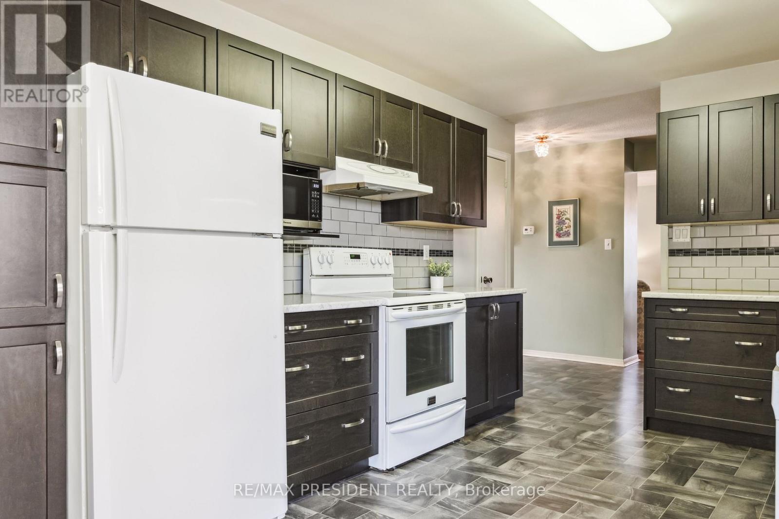 384 CENTRE STREET N, Brampton (Brampton North), Ontario, L6V3L6 — Photo 12