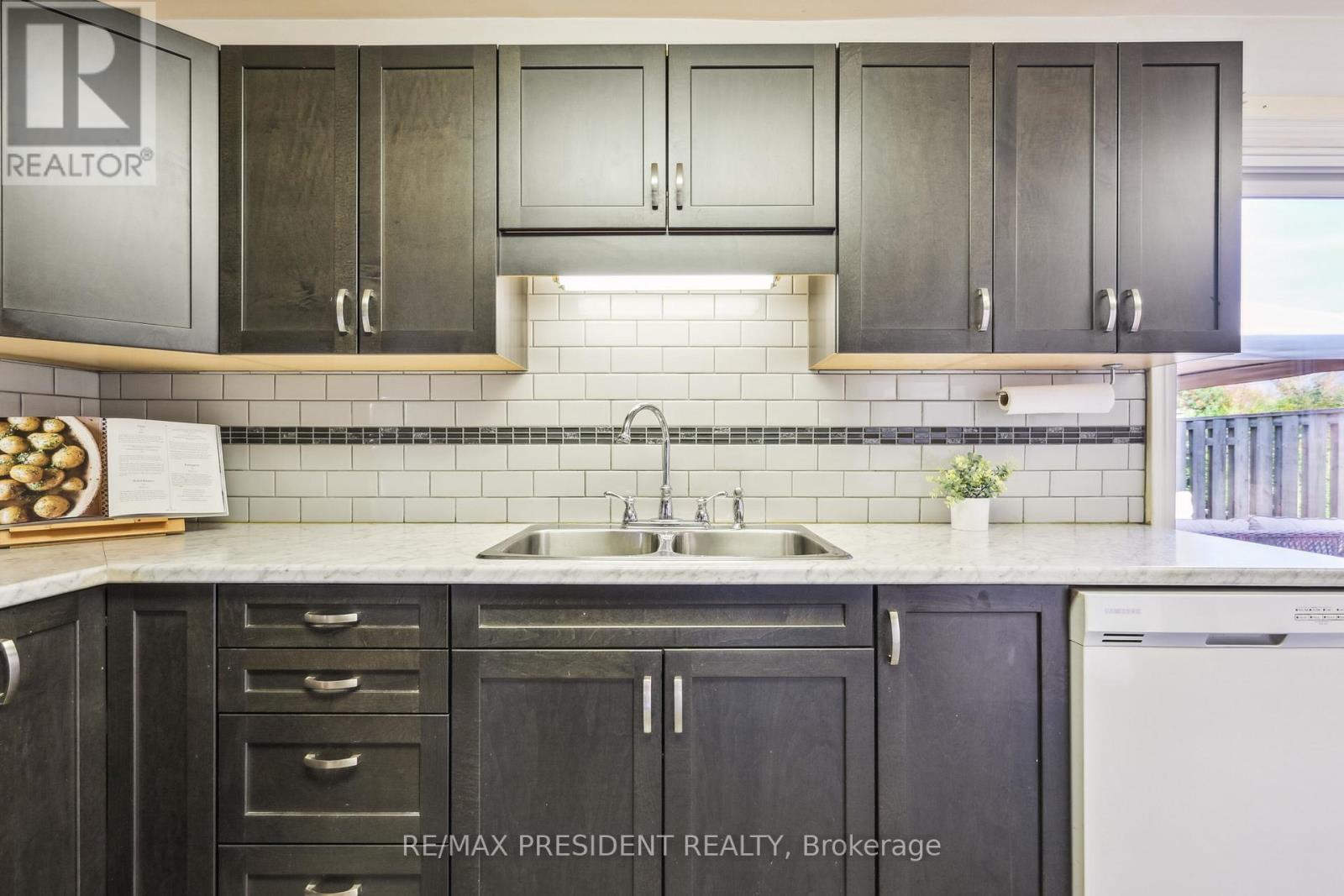 384 CENTRE STREET N, Brampton (Brampton North), Ontario, L6V3L6 — Photo 13