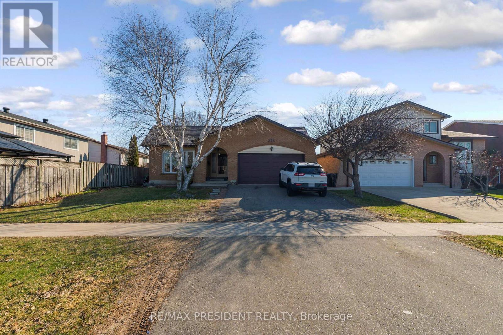 384 CENTRE STREET N, Brampton (Brampton North), Ontario, L6V3L6 — Photo 2