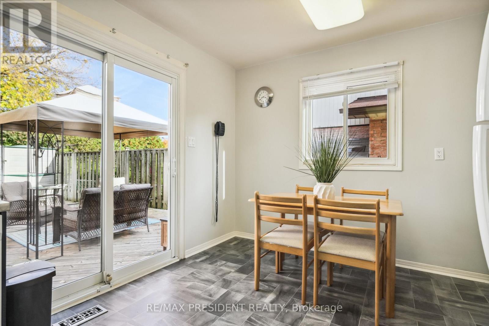 384 CENTRE STREET N, Brampton (Brampton North), Ontario, L6V3L6 — Photo 20