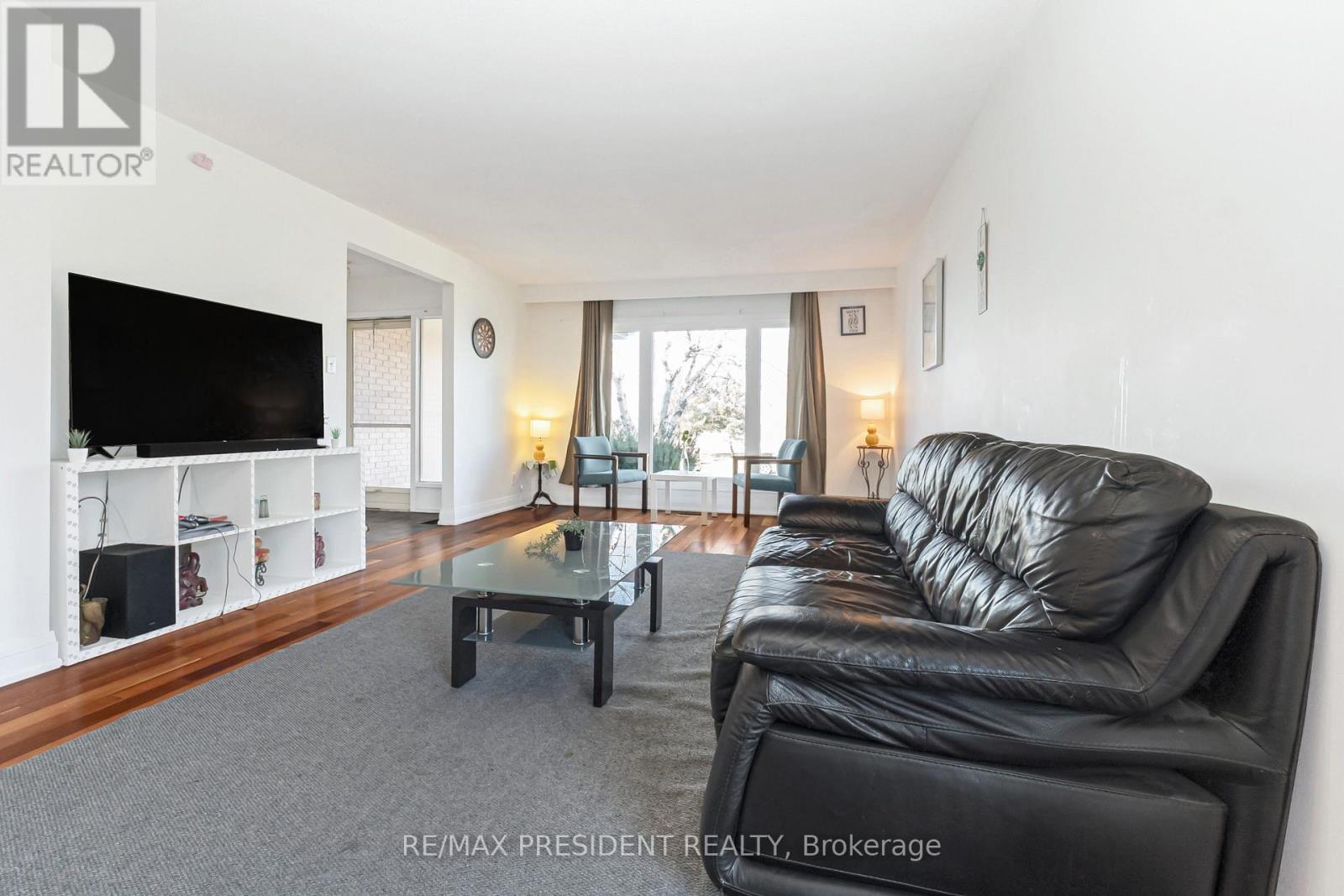 384 CENTRE STREET N, Brampton (Brampton North), Ontario, L6V3L6 — Photo 6