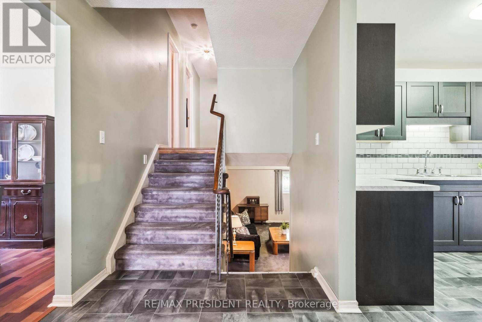 384 CENTRE STREET N, Brampton (Brampton North), Ontario, L6V3L6 — Photo 9