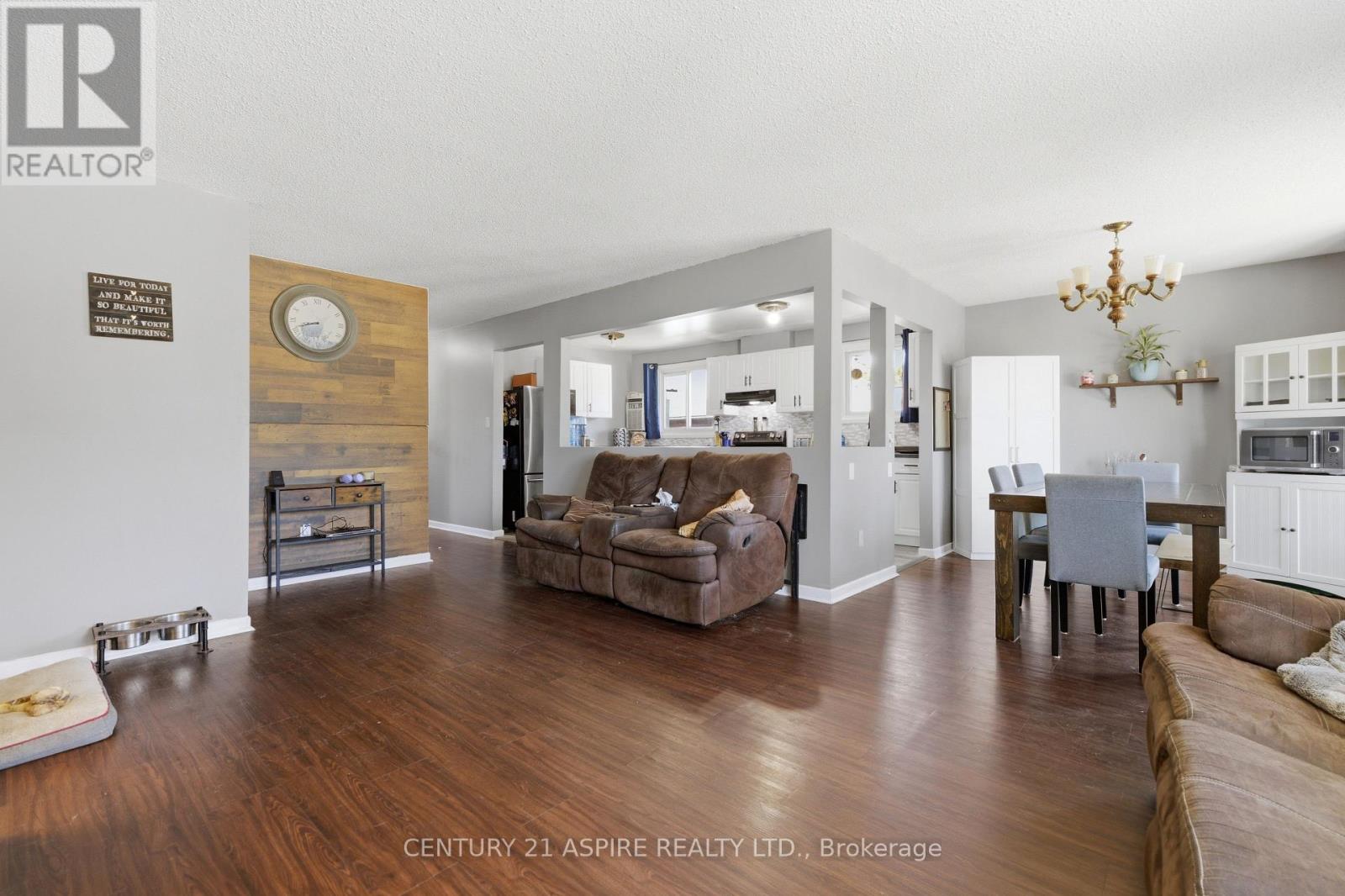 93 FRONTENAC CRESCENT, Deep River, Ontario, K0J1P0 — Photo 9