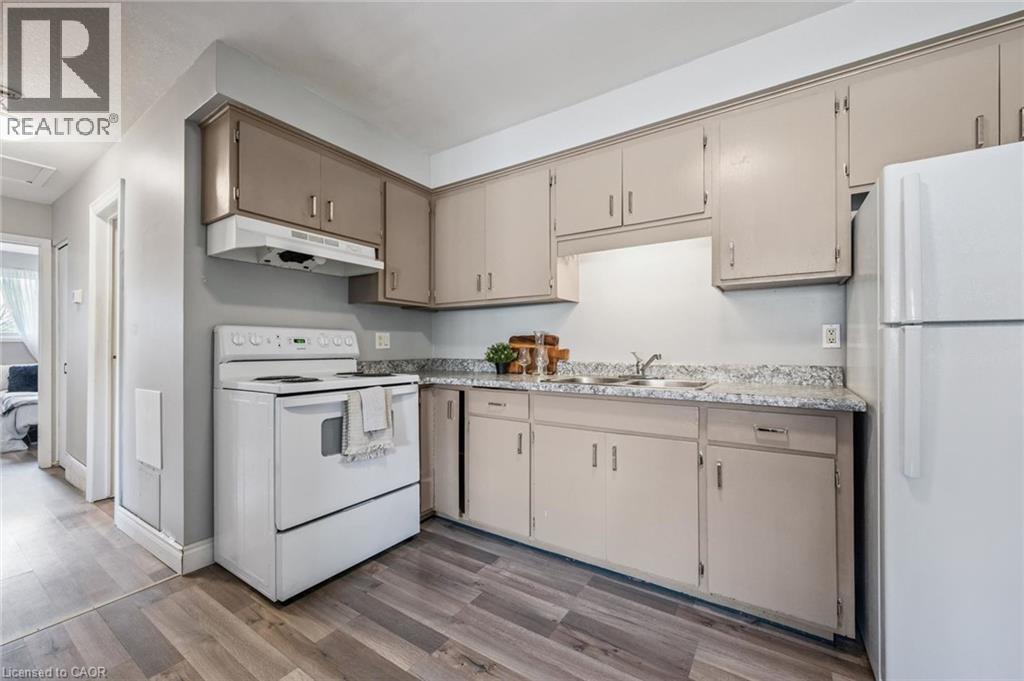 27 VICMOUNT Drive, Kitchener, Ontario, N2M2A2 — Photo 14